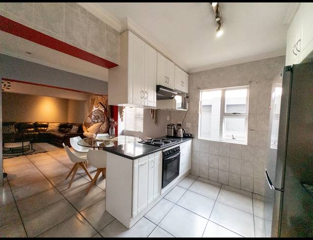 3 BEDROOM TOWNHOUSE FOR SALE IN SONNEVELD